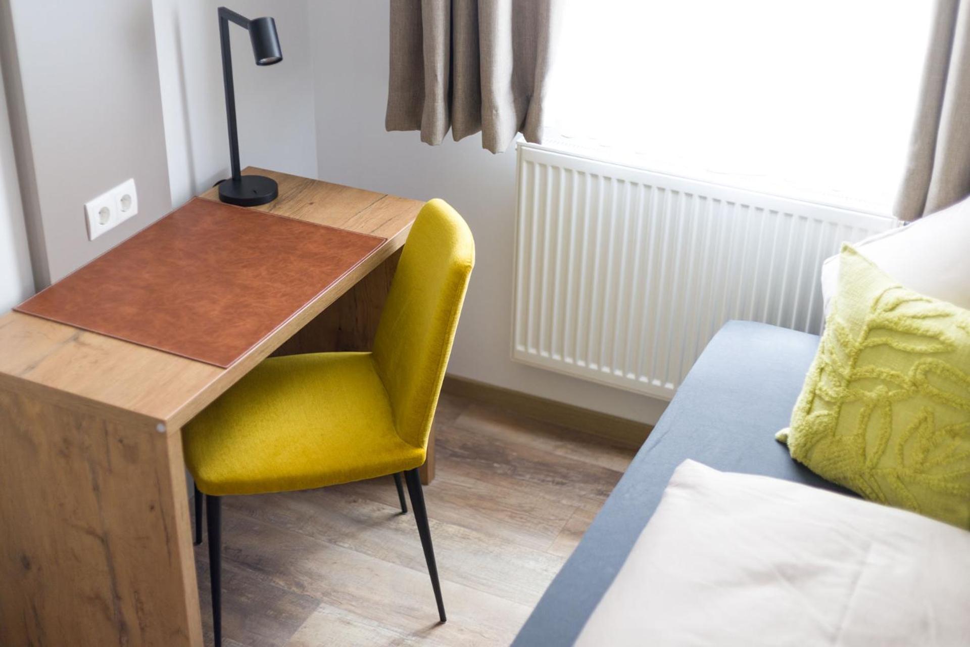Hotel Zur Traube Uffenheim Bagian luar foto