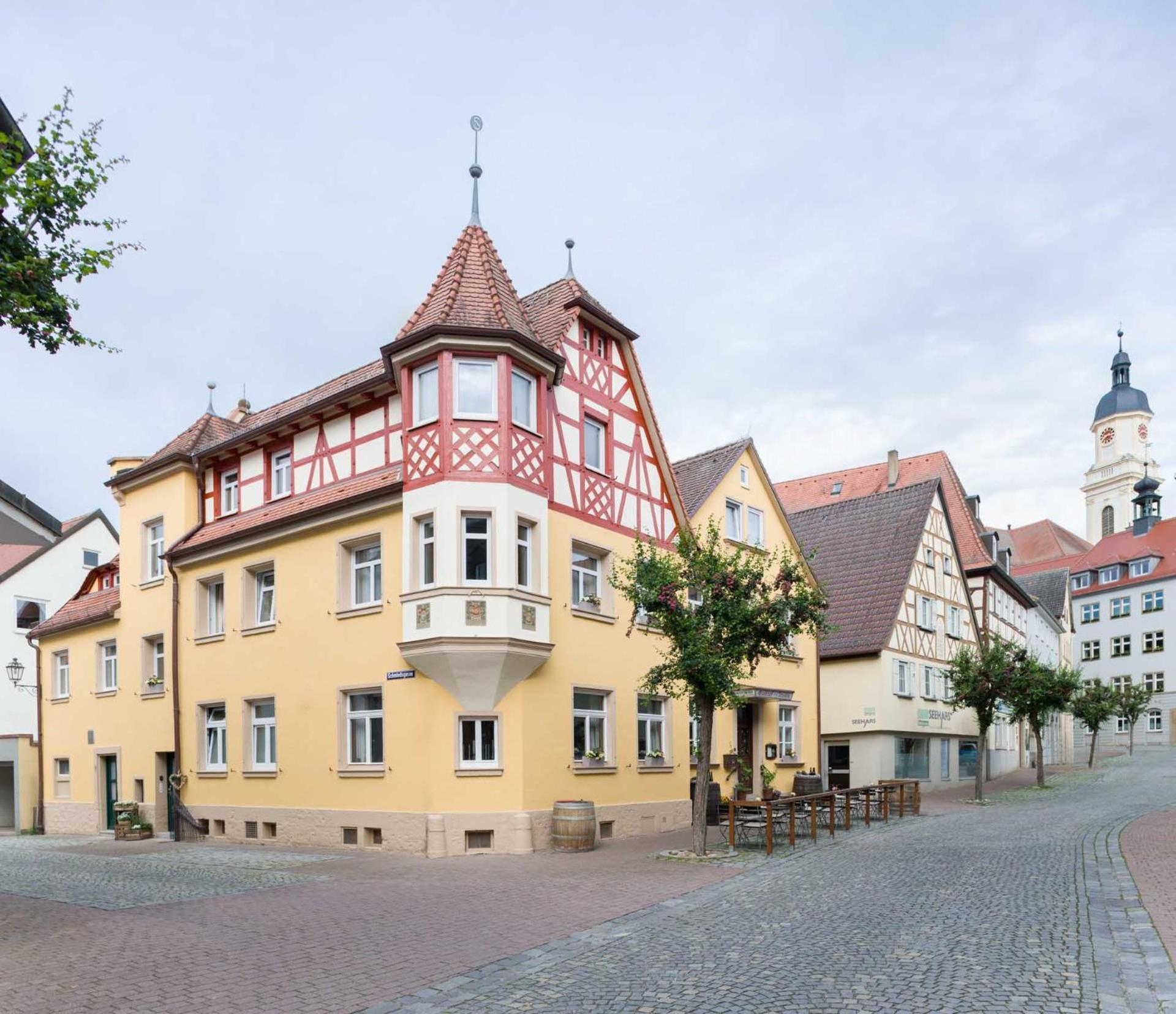 Hotel Zur Traube Uffenheim Bagian luar foto