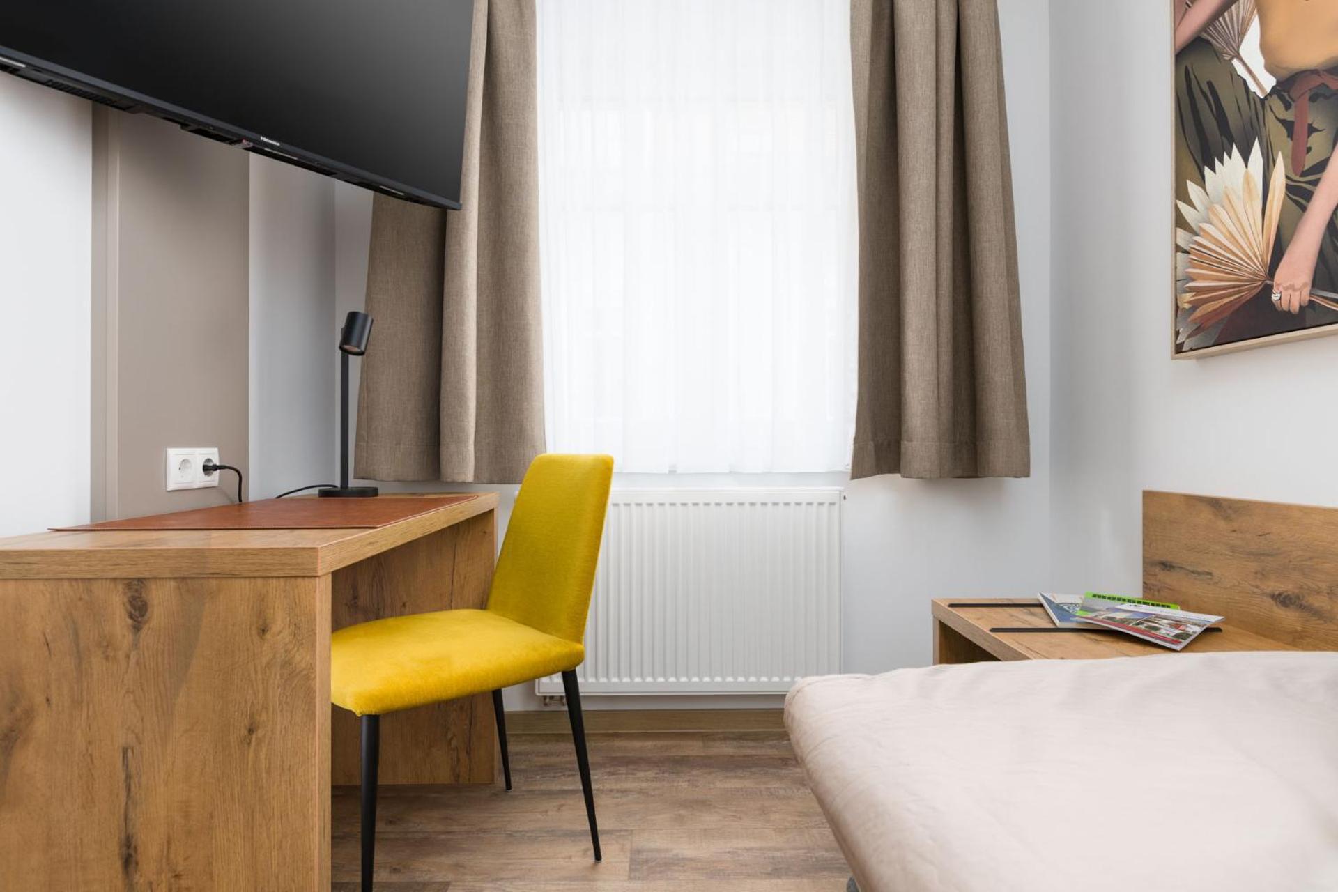 Hotel Zur Traube Uffenheim Bagian luar foto