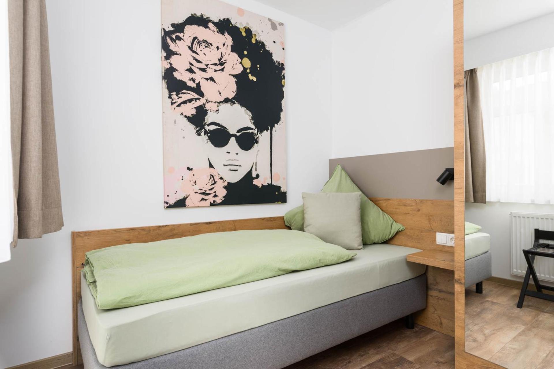 Hotel Zur Traube Uffenheim Bagian luar foto