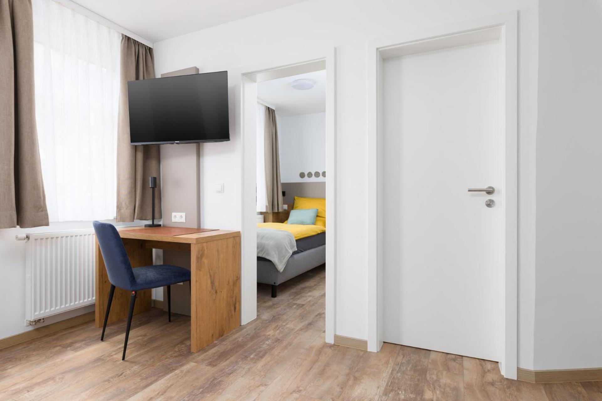 Hotel Zur Traube Uffenheim Bagian luar foto