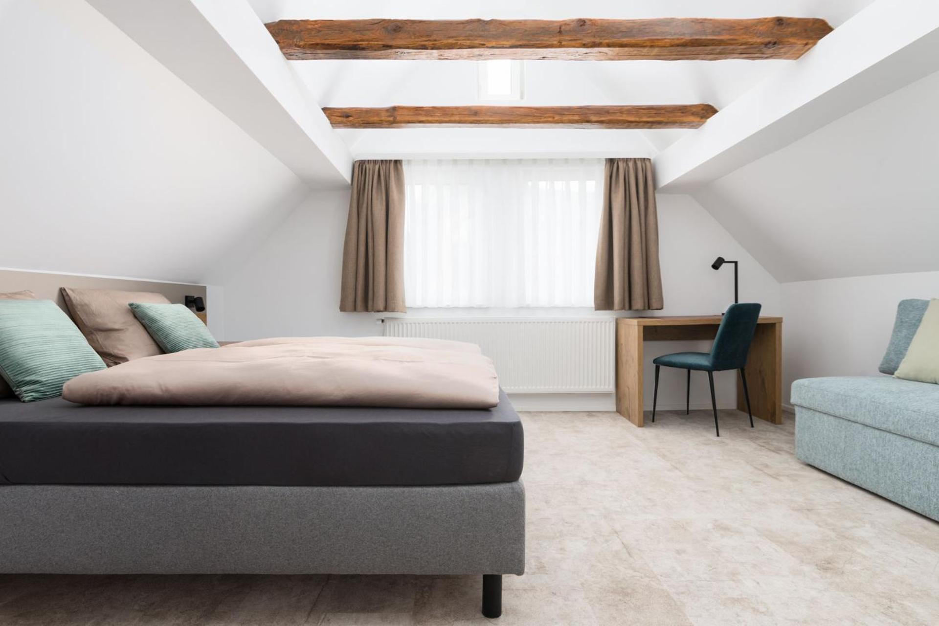 Hotel Zur Traube Uffenheim Bagian luar foto